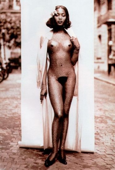 naomi campbell completely naked standing on the street