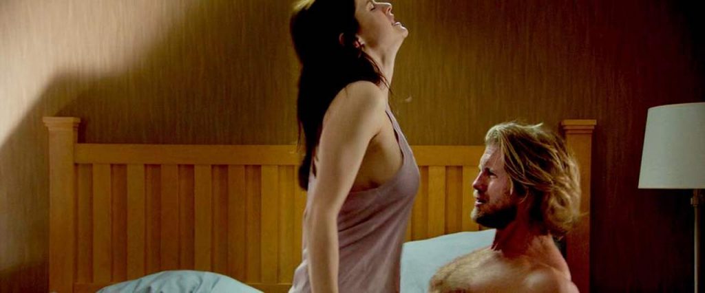 Alexandra Daddario boobs bouncing in sex scene