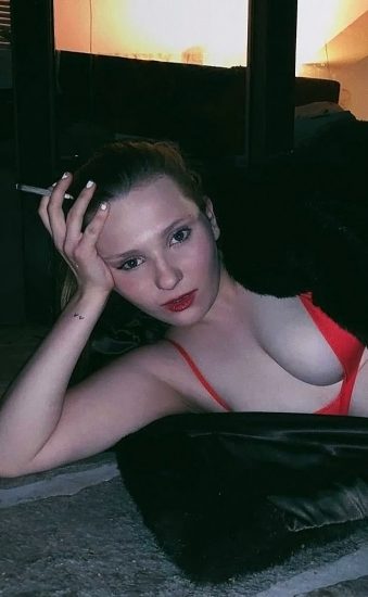 Abigail Breslin leaked nude