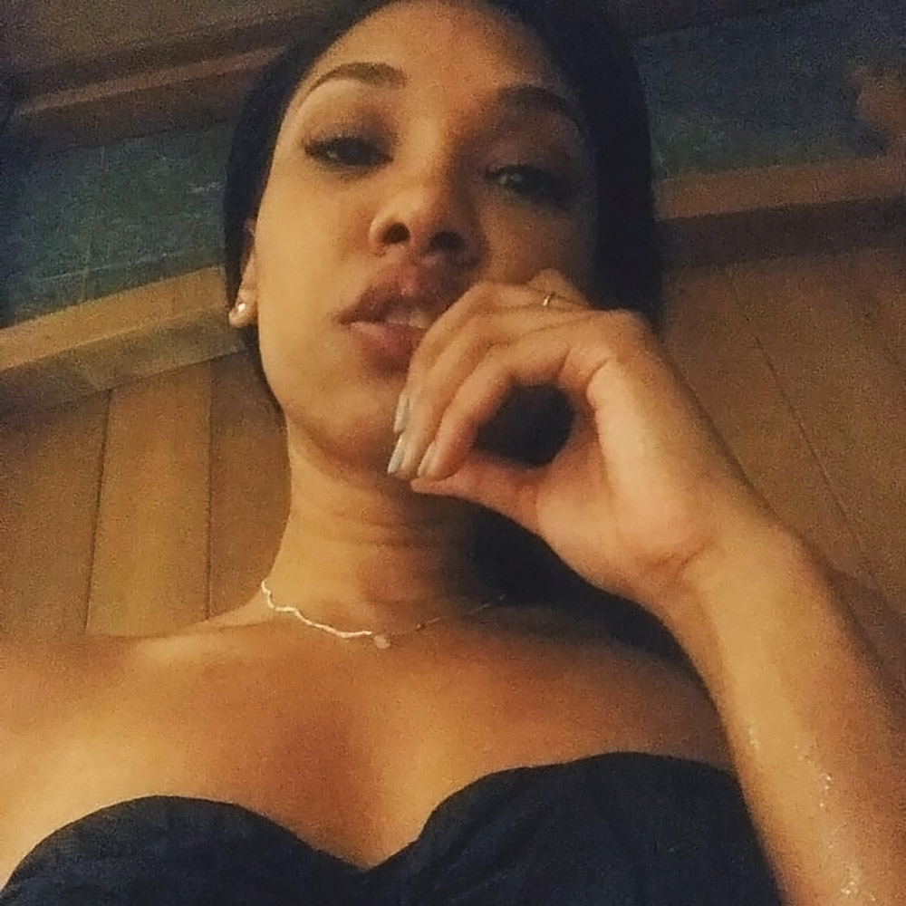 Candice Patton nude private pics.
